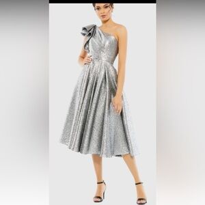 NWT Mac Duggal Elegant Silver One Shoulder Bow Midi Dress